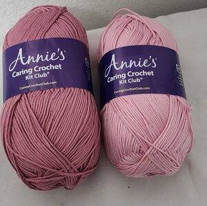 Annie's Caring Crochet Yarn Duo - Dusty Rose & Pale Pink